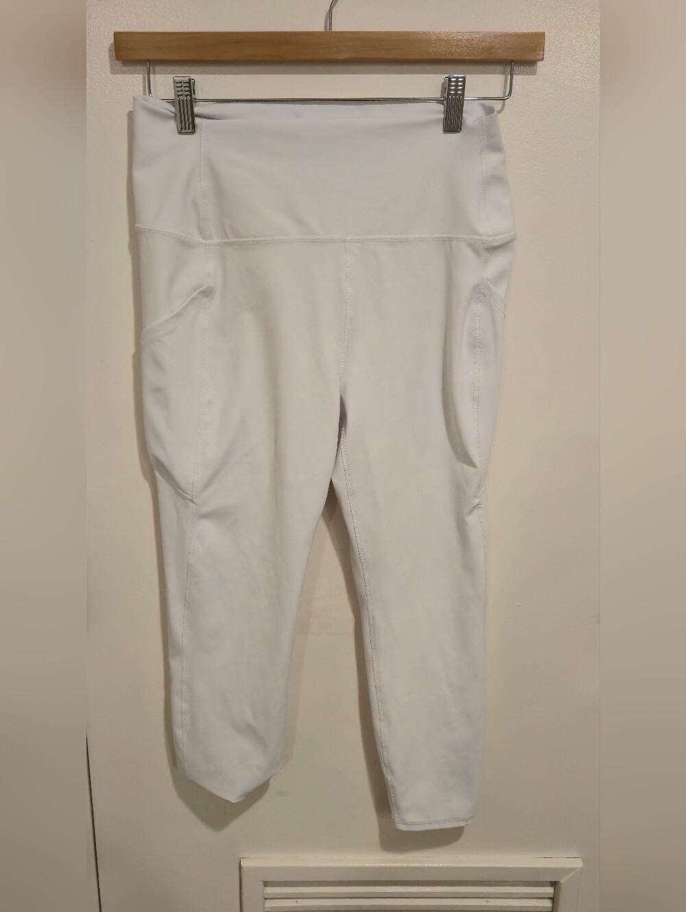Spyder White High-Rise Active Capris with Side Pockets
